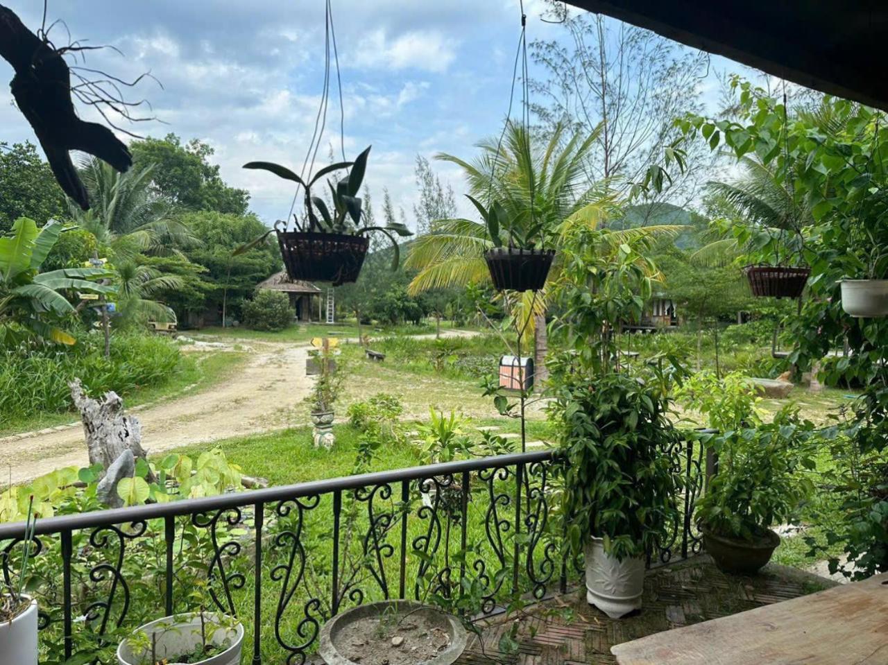 Homie Hava Homestay Lang Co Exterior photo